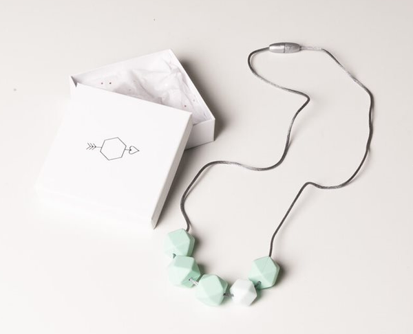 Imetyskoru by Pinja, Tuisku